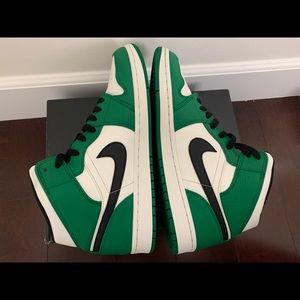 Jordan Mens AJ 1 Mid SE Basketball Shoes.